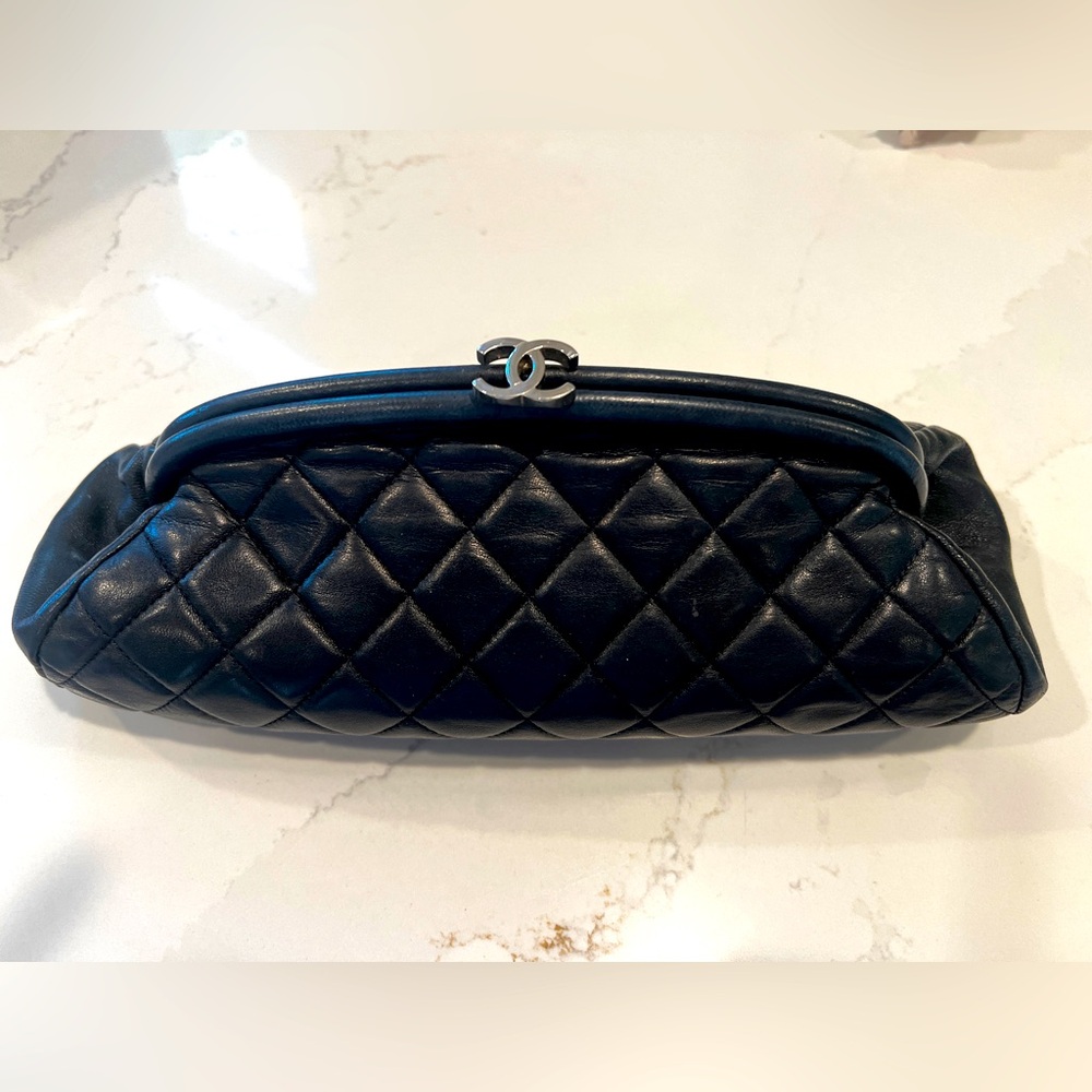 CHANEL black lambskin Timeless clutch - quilted with CC kisslock clasp. LIKE NEW